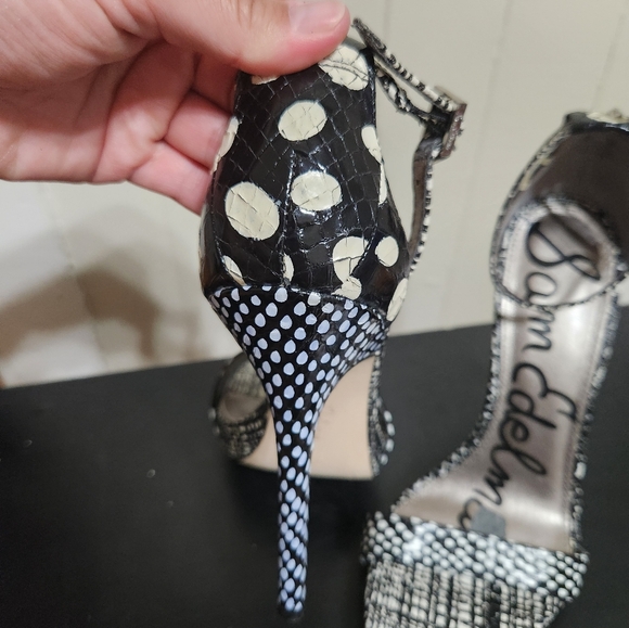 Heel - Picture 3 of 6